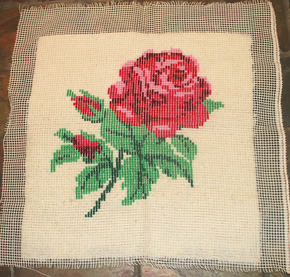 Miniaturbild: Preloved Floral Rose Latch Hook Display Rug Wall Hanging