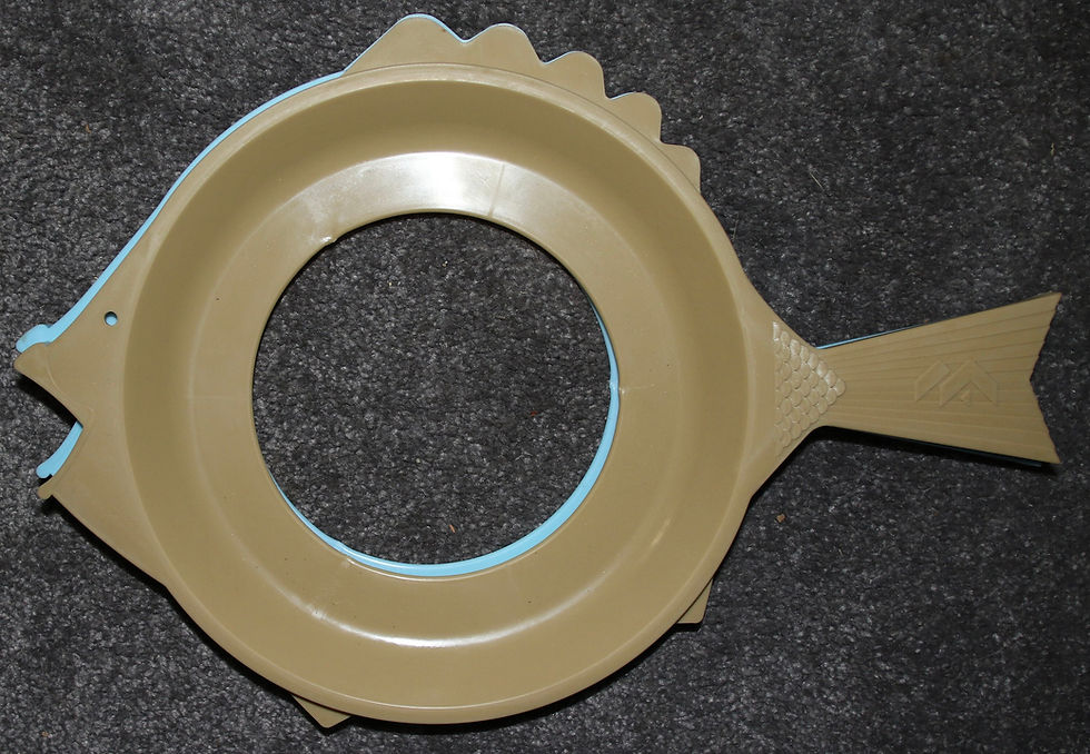 Miniaturbild: Preloved Set of Four Plastic Fish Plate Holders