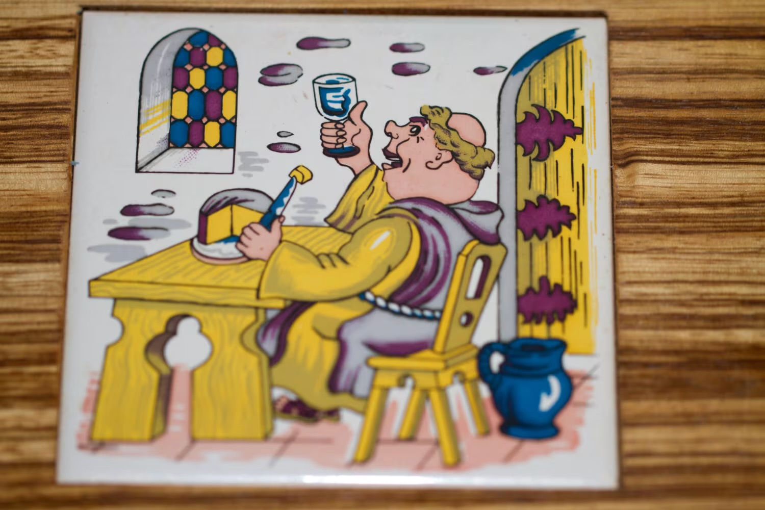 Preloved wooden house-shaped cheeseboard and knife