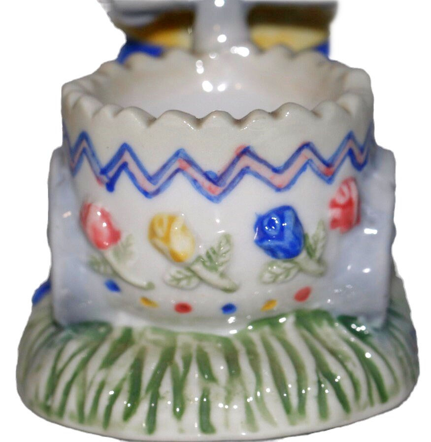 縮圖：Preloved Ceramic Rabbit on a barrow egg cup