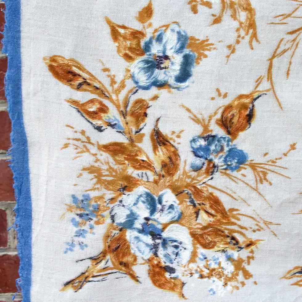 Miniatura: Preloved Floral Fabric Square