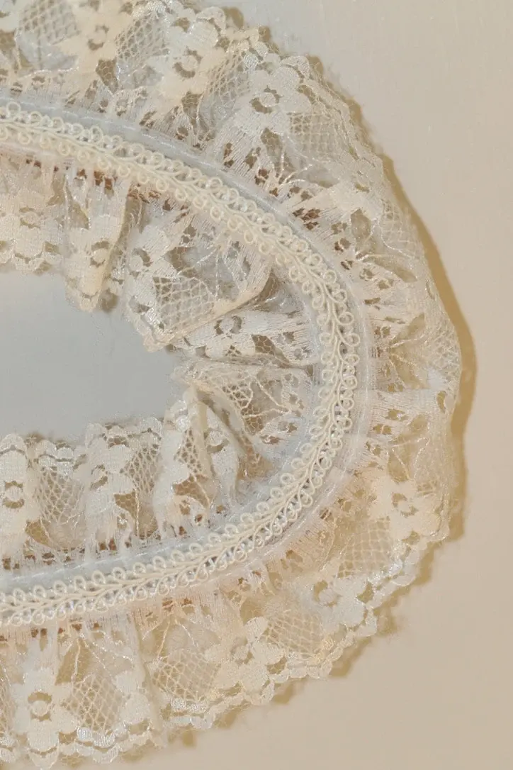 Miniaturbild: Preloved Vintage Lace Coat Hanger, Wicker Coathanger, Cane Coat Hanger