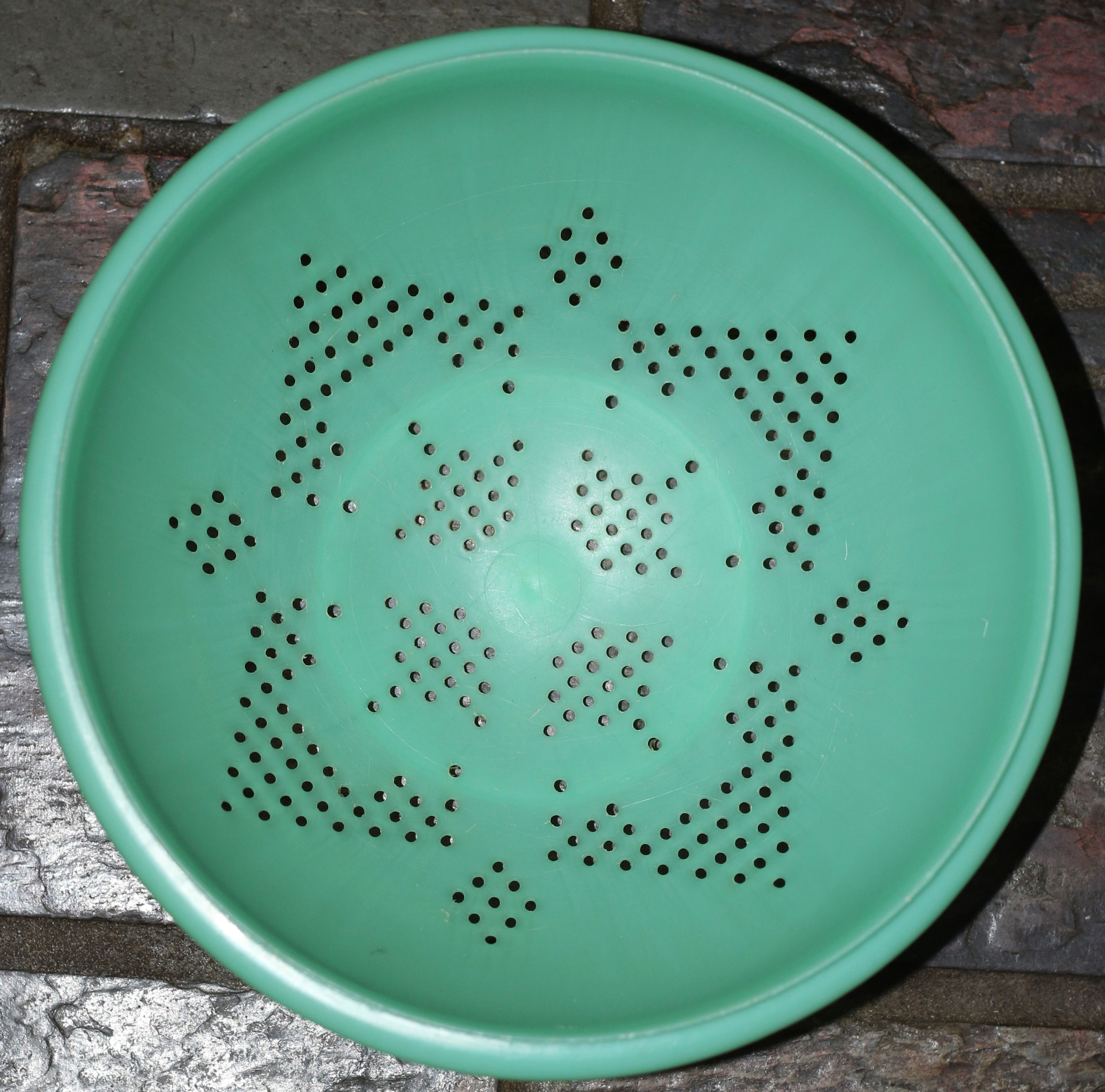 Preloved Vintage Tupperware Colander