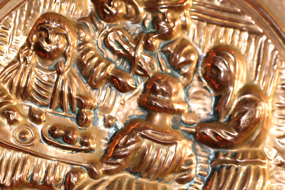 縮圖：Preloved Vintage Embossed Brass Wall Plate, Cottage Scene Display Plate