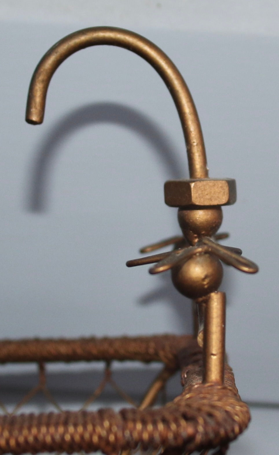 Μικρογραφία: Preloved wire bathtub Basket, Metal claw foot basket