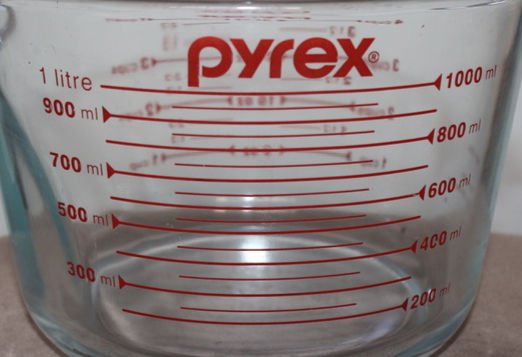 Миниатюра: Preloved Vintage Glass Fire-King measuring jug with spout
