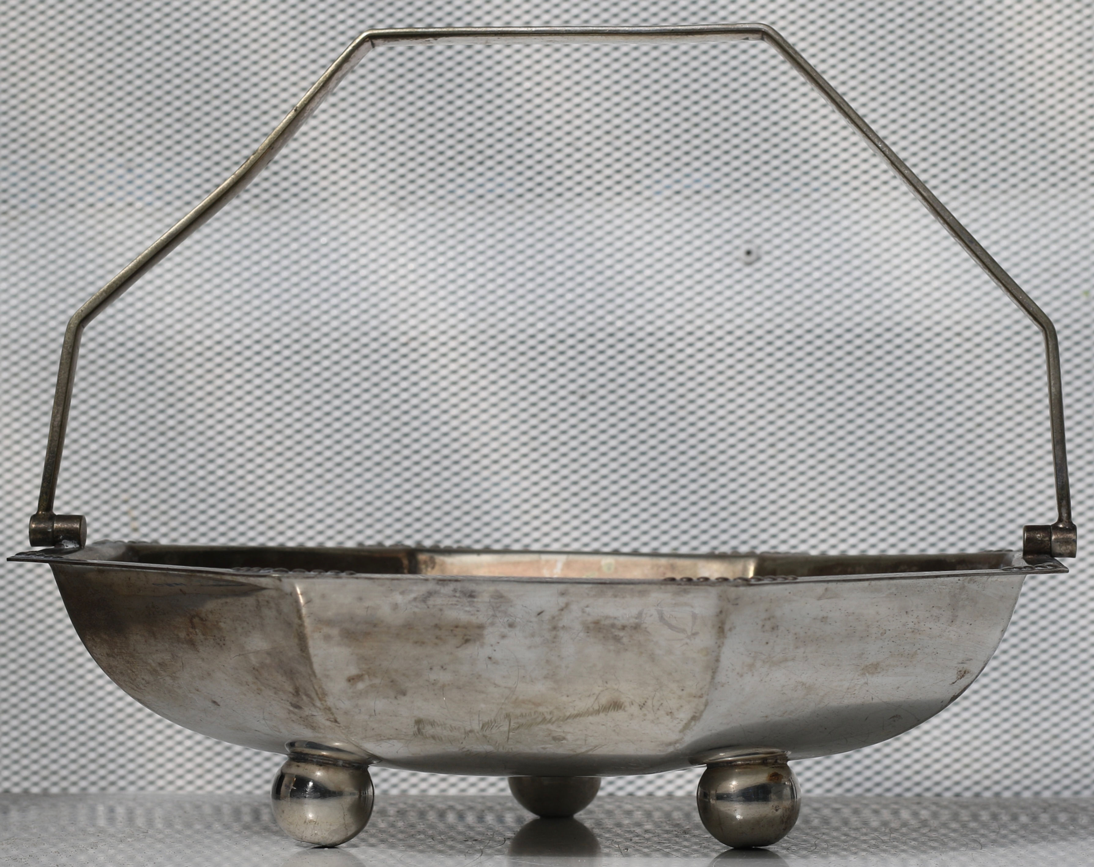 Preloved An antique silver-plated centrepiece bowl with a movable swing handle