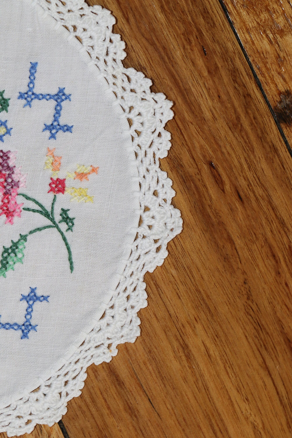 縮圖：Preloved Embroidered Floral Doily