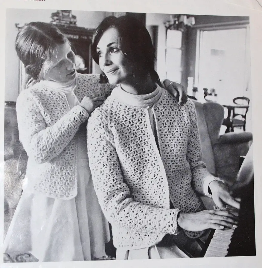 縮圖：Vintage Patons 985 Mother,daughter delights in crochet.  OOP pattern