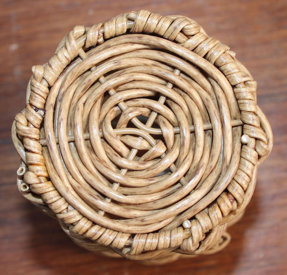 Miniatura: Preloved Small Cane Basket, Wicker Basket