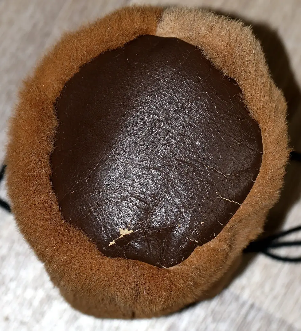 Miniatura: Preloved Kangaroo fur pouch with draw string