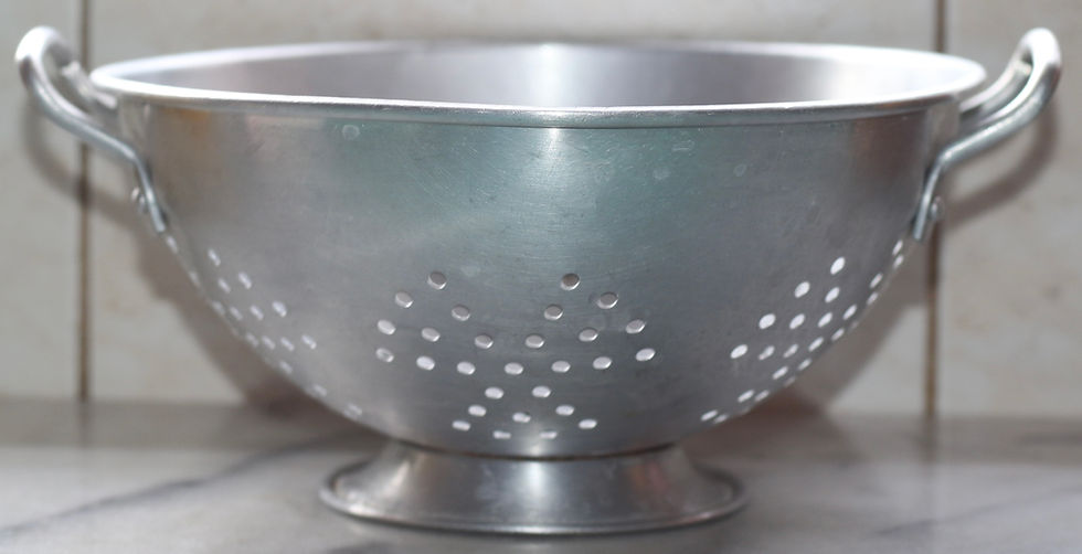 Miniaturbild: Preloved Vintage Metal Colander, Farmhouse Colander, Metal Drainer
