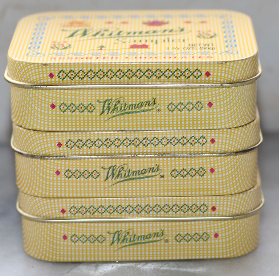 Миниатюра: Preloved Vintage Small, hinged metal tin Whitman's Sampler Assorted Chocolate