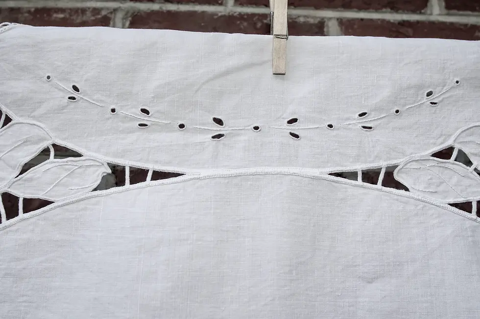 Μικρογραφία: Preloved Cutwork Embroidered Tablecloth