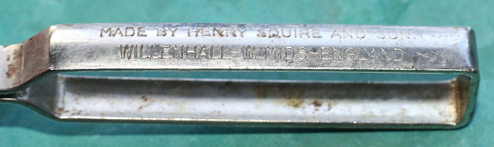 Миниатюра: Preloved Vintage Henry Squire & Sons metal can opener manufactured in England