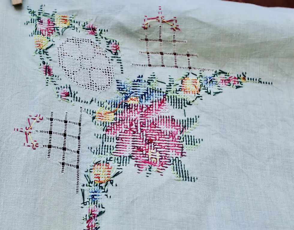 Miniatura: Preloved Hand embroidered tablecloth with six napkins, Green tablecloth