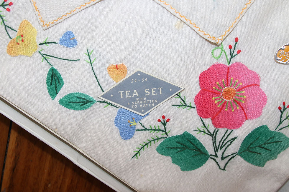 Miniatura: Vintage Tea Set with 4 Serviettes,  table linen set in original box