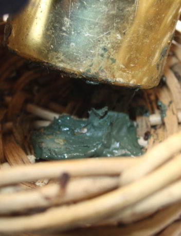 縮圖：Preloved Wicker basket with flower frog