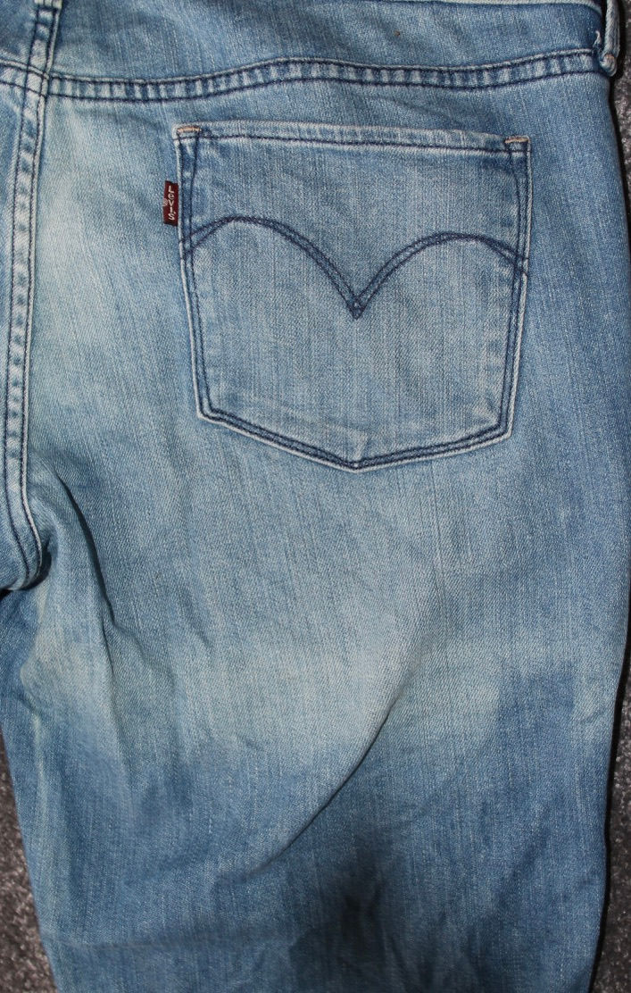 Miniaturbild: Preloved Levi Strauss Slight Curve 34 Straight Leg 3/4 Cut Off Long Shorts
