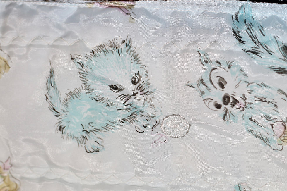 Μικρογραφία: Preloved Vintage Baby Cot Blanket, Vintage Baby Comforter.