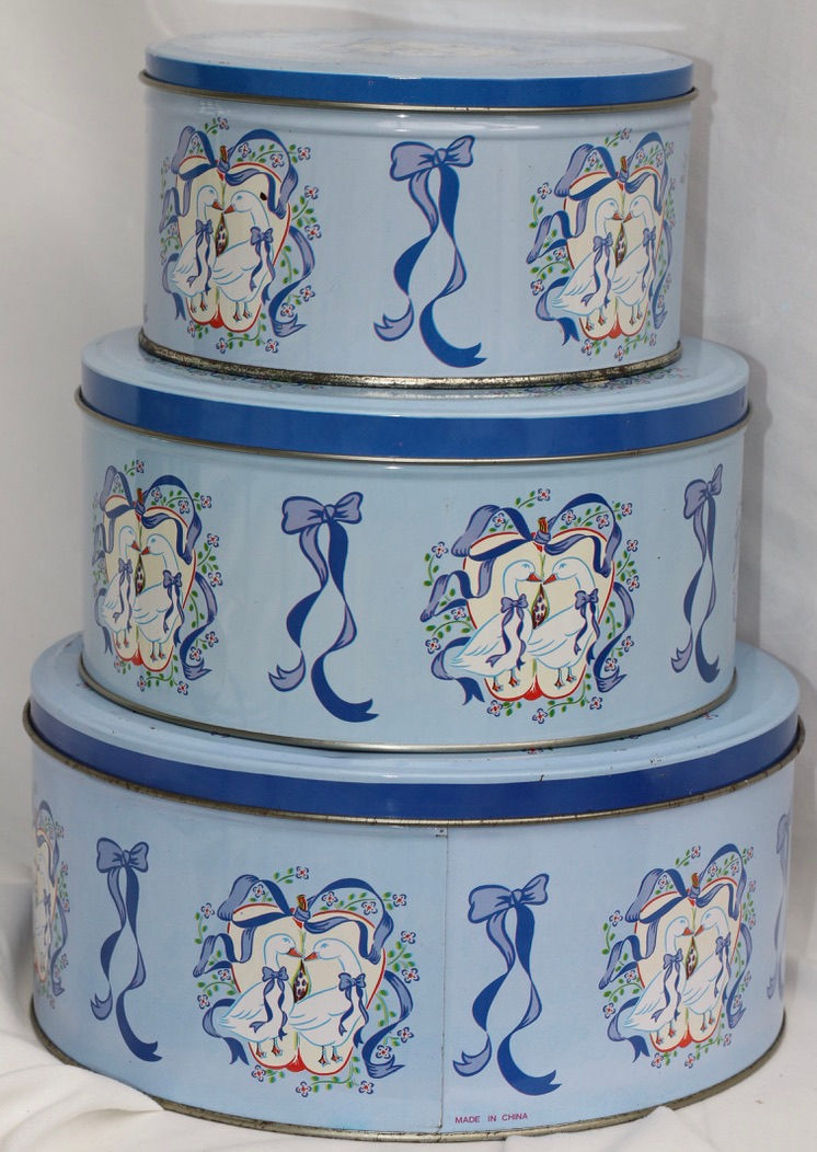 Miniatura: Preloved Set of three graduating nesting Tins