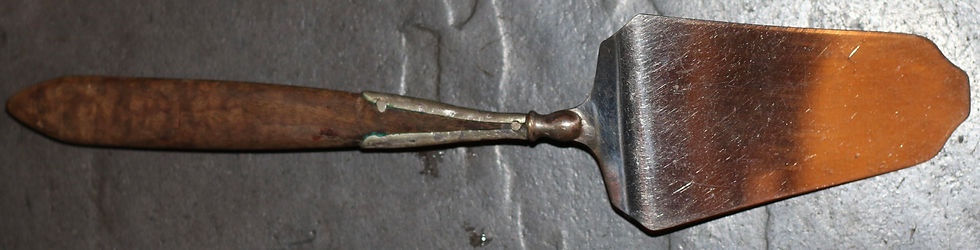 Miniaturbild: Preloved An antique silver-plated cake or pie server with etched floral blade
