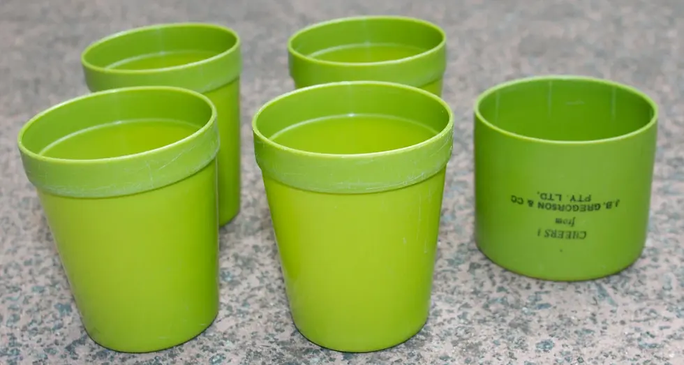 Μικρογραφία: Preloved Set of four plastic stackaway beakers & cap