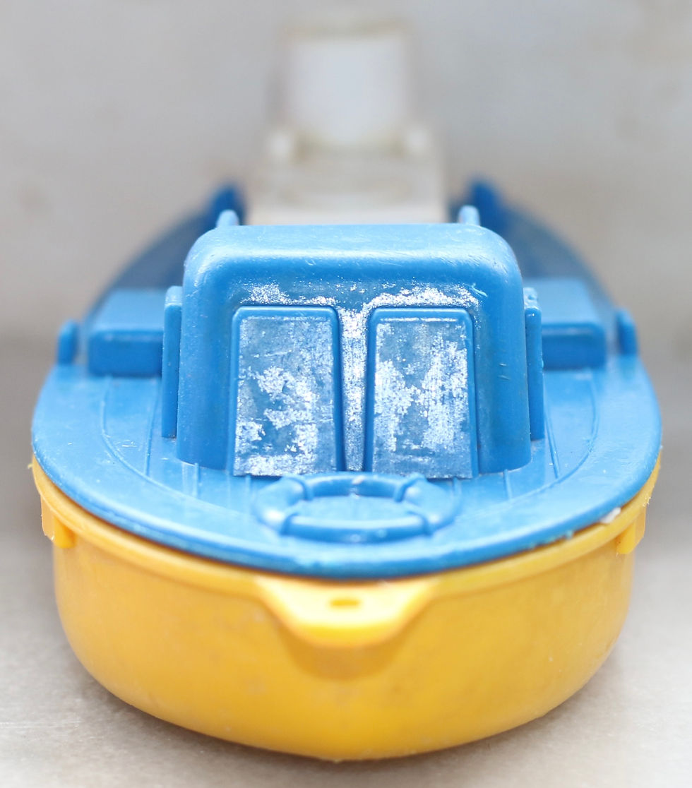 Miniaturbild: Preloved Vintage Plastic Boat Toy