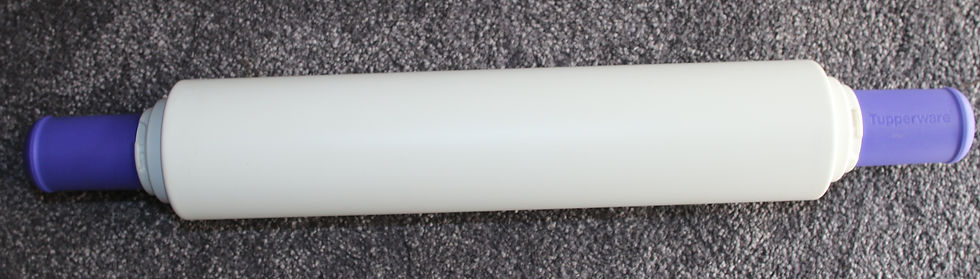 Μικρογραφία: Preloved Tupperware Rolling Pin Fill n Chill with Cookie Cutters Set