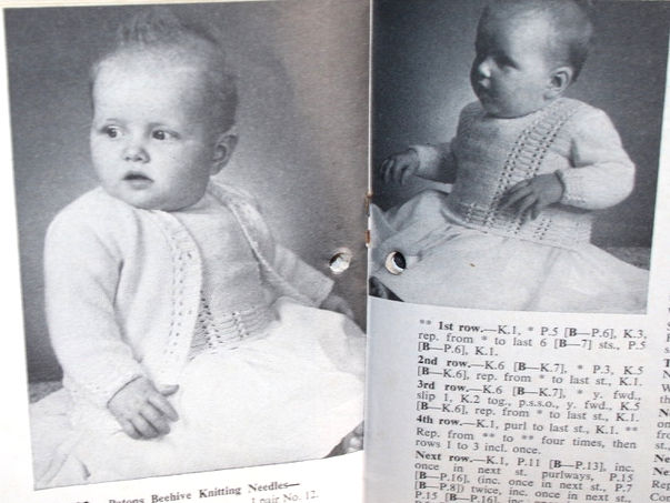 Miniatura: Preloved Patons Knitting Book No.R.26 Favourite Designs for Babies Reprinted