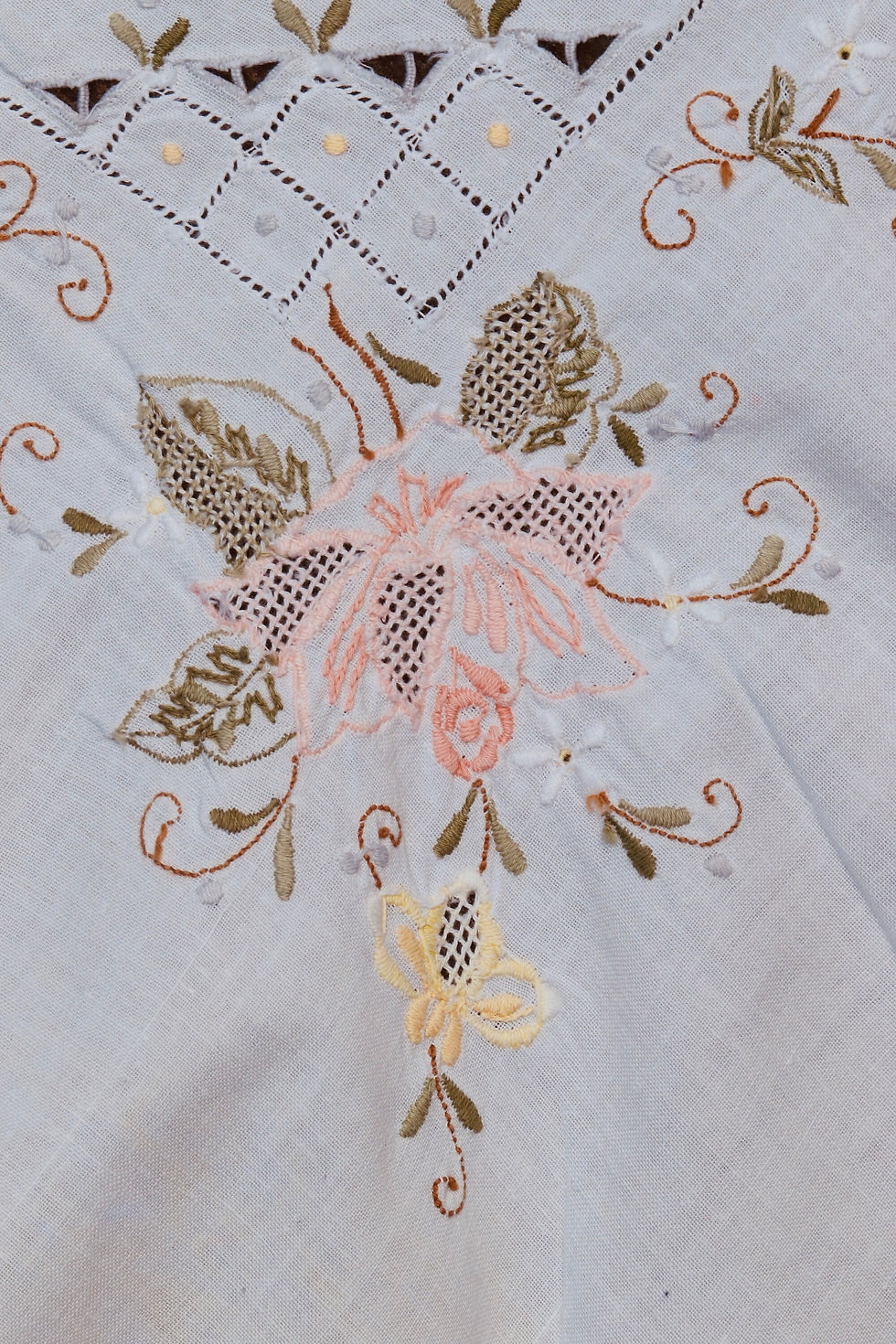 Miniatura: Preloved Hardanger Floral Tablecloth, Hardanger Embroidery , Hardangersø