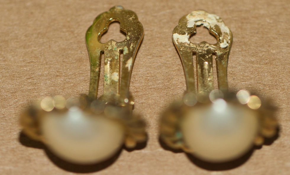 Thumbnail: Preloved Vintage Pair of Faux pearl clip-on metal earrings
