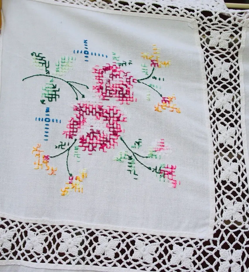 Miniatura: Preloved Machine Embroidery Tablecloth, Decorative Tablecloth