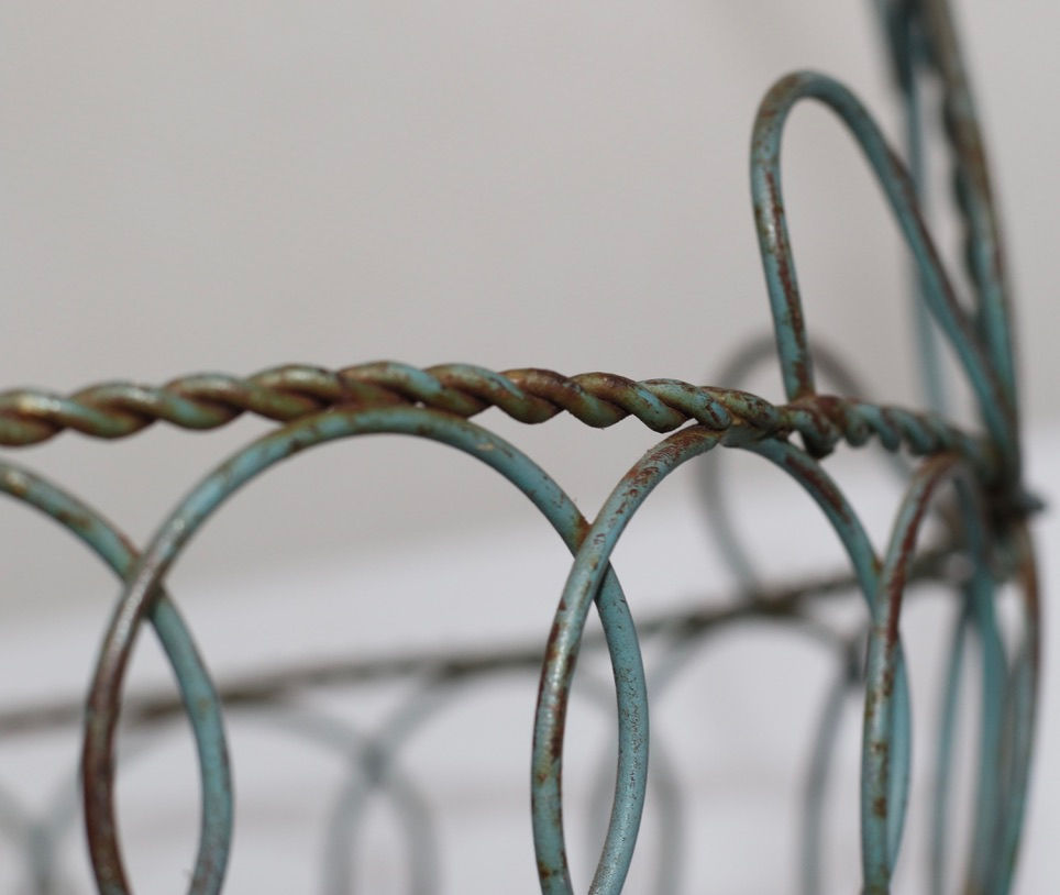 Миниатюра: Preloved Vintage Wire basket , Wire egg basket, Metal Basket with Leaf
