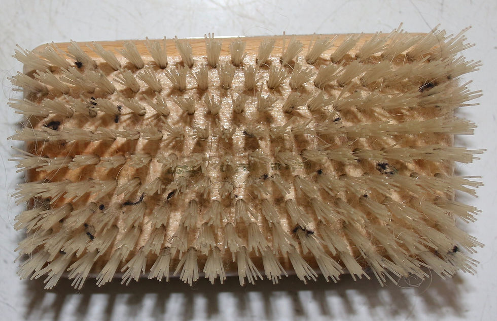 Миниатюра: Preloved Vintage Brush Grooming Set in Real Cowhide Case , Made in England