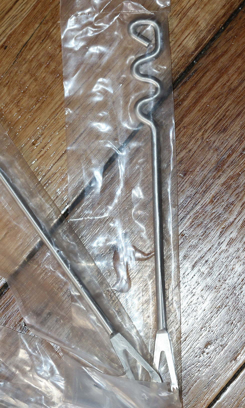Miniatura: Preloved Set of Four Metal Fondue Forks in Plastic