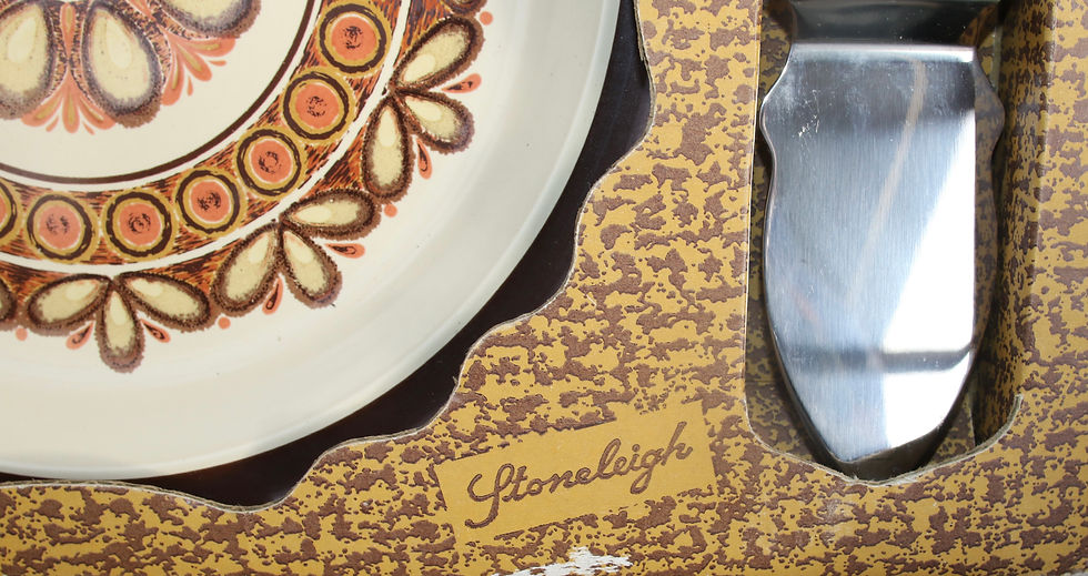 縮圖：Preloved Vintage Stoneleigh plate and cake-server in original box