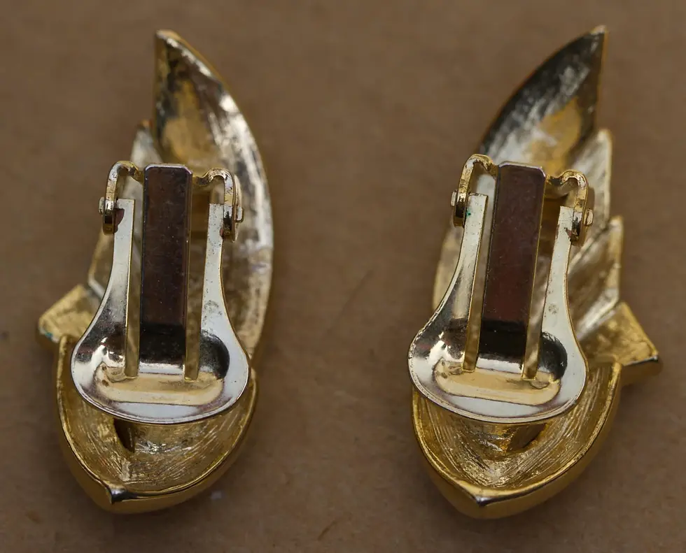 Миниатюра: Preloved Clip on metal and enamel earrings