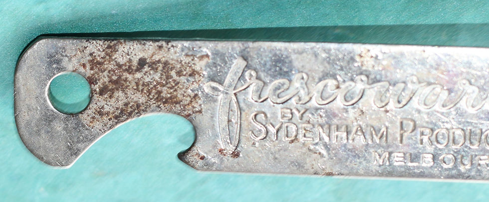 Miniatura: Preloved Vintage Frescoware church key style metal bottle opener