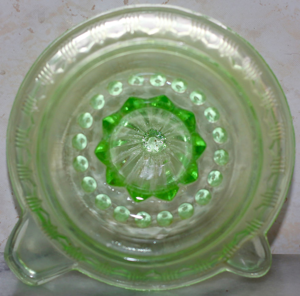 Μικρογραφία: Preloved Vintage Green Glass Citrus Squeezer, Green Glass Juicer
