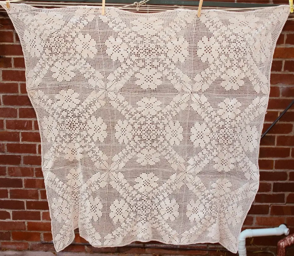 Miniatura: Preloved Crochet Lace tablecloth, Crochet Tablecloth, Square Tablecloth