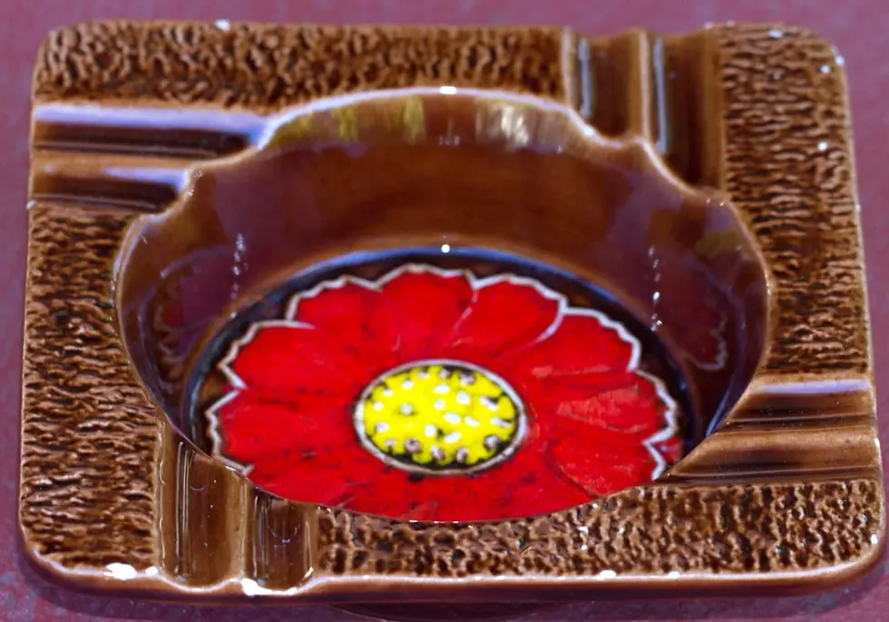 縮圖：Preloved Yellow Centred Red Flower Ashtray, Heavy Retro Ceramic Ashtray