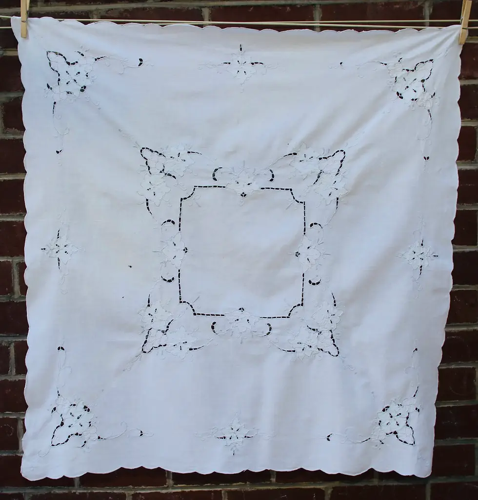 Miniaturbild: Preloved Embroidery Tablecloth, Embroidered Floral Tablecloth, Motif Tablecloth