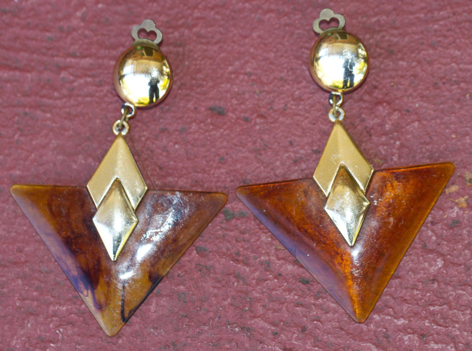 Preloved Vintage Pair of Clip-on plastic earrings