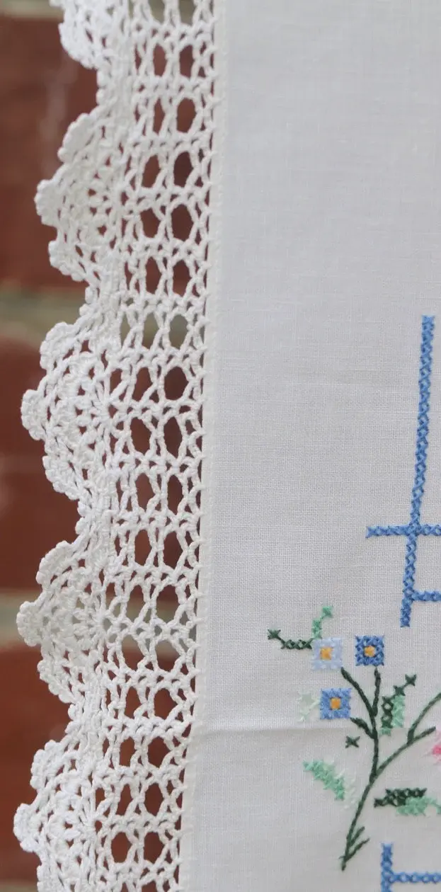 Miniatura: Preloved Machine Embroidery Tablecloth, Decorative Tablecloth