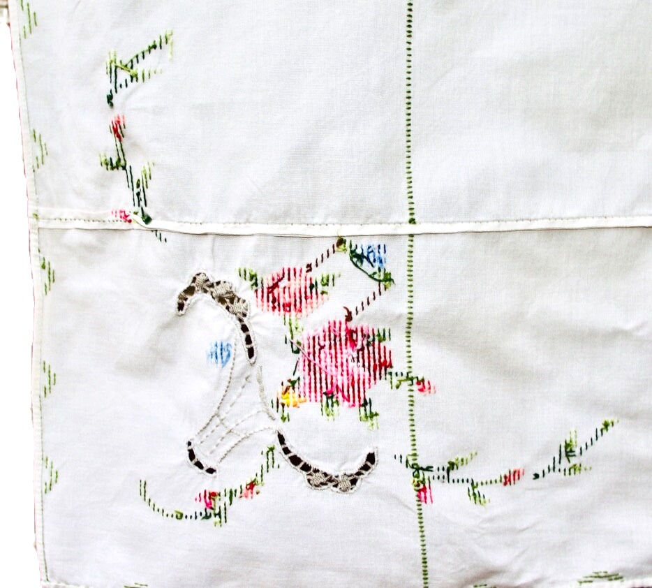 Miniatura: Preloved Rectangular Hardangersøm Embroidered Tablecloth