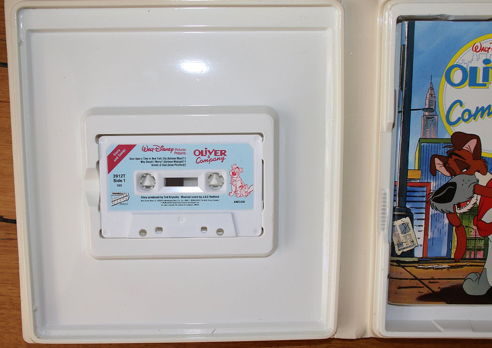 縮圖：Read Along Walt Disney Pictures Oliver and Company cassette and photo book