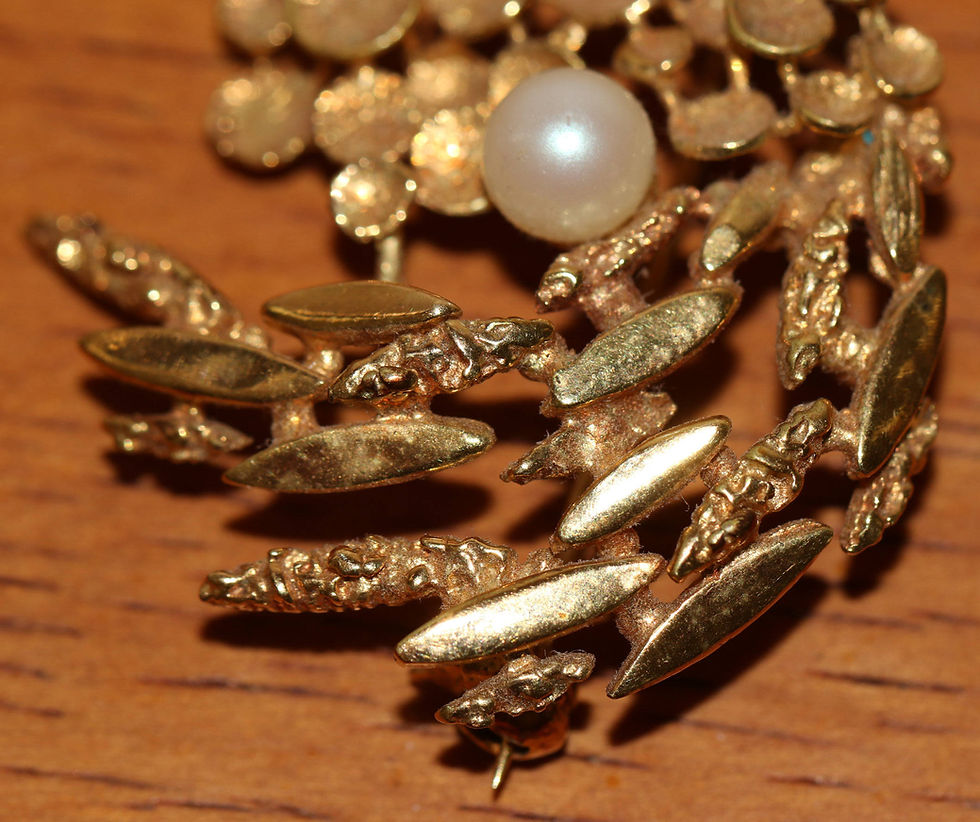 Thumbnail: Preloved Vintage Gold-toned faux pearl brooch