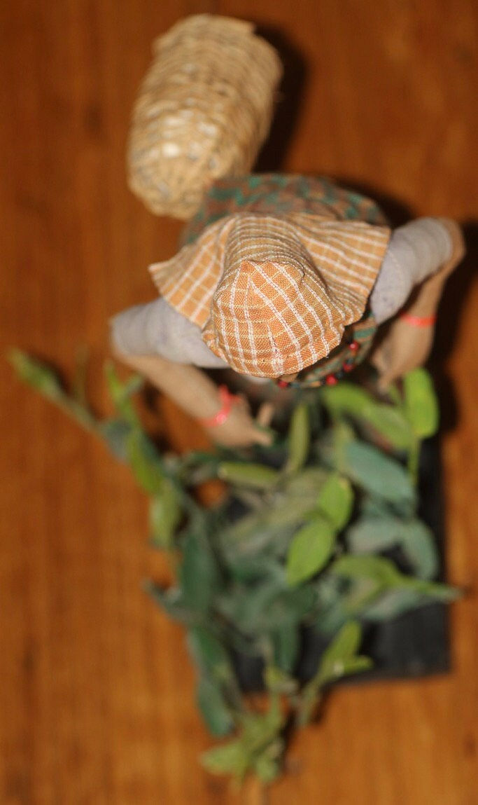 Miniature : Preloved Vintage Peasant Working In The Field Doll