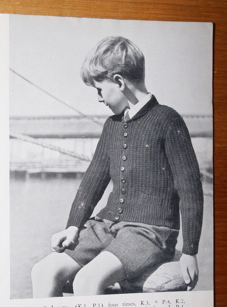 Thumbnail: Vintage Patons Knitting Book No. 425 - From 4 to 14 years. OOP patterns